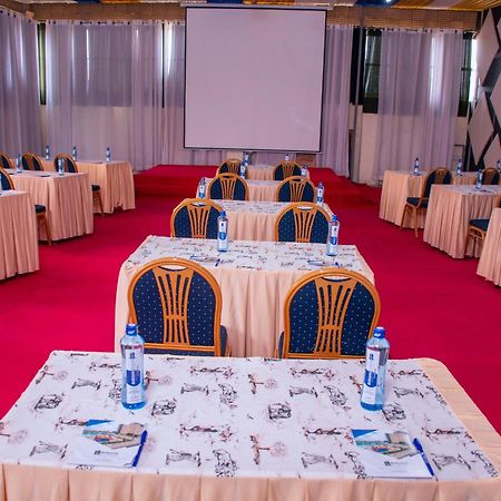 Buraha Zenoni Hotel And Resort Nakuru Buitenkant foto