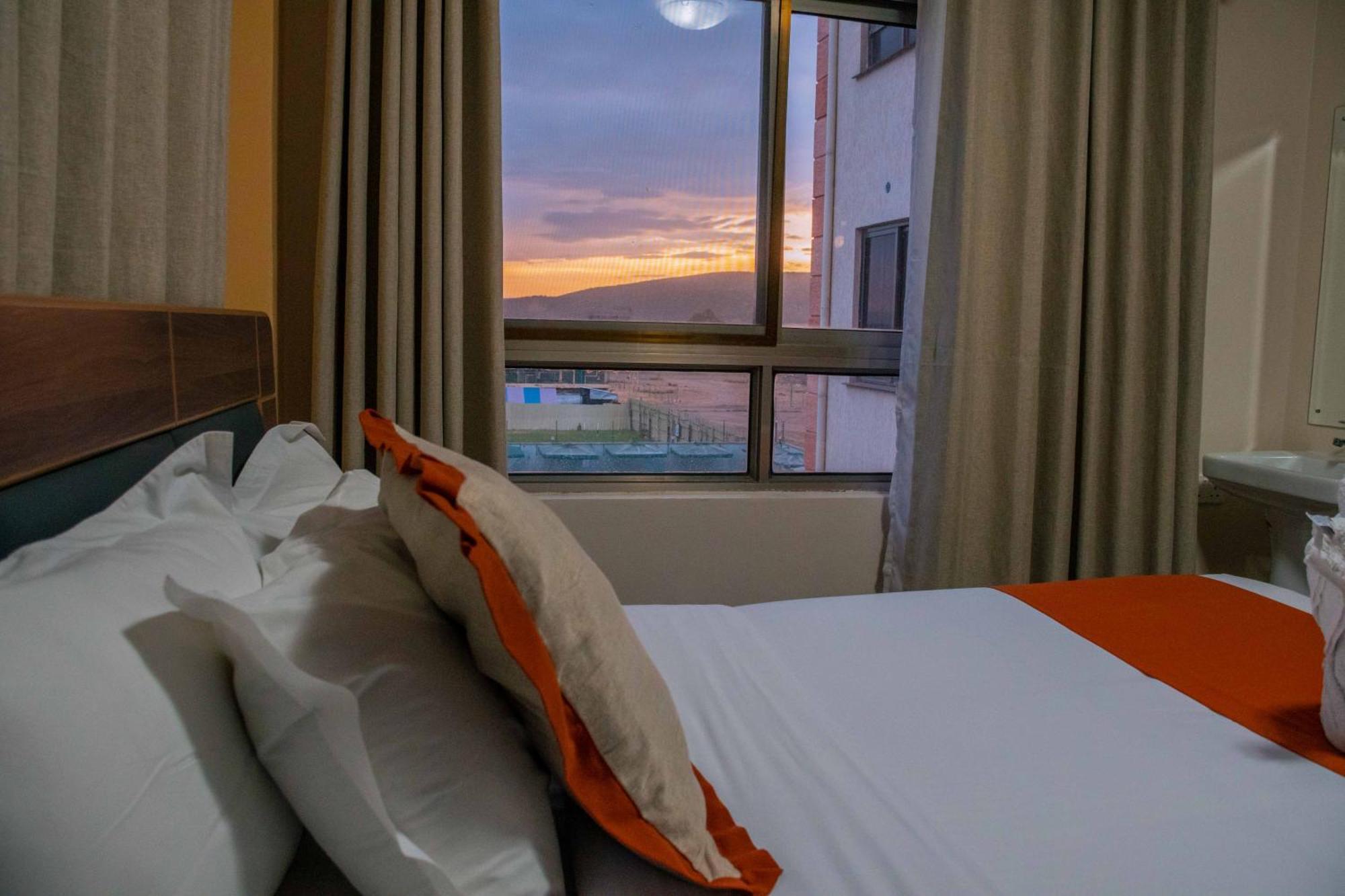 Buraha Zenoni Hotel And Resort Nakuru Buitenkant foto
