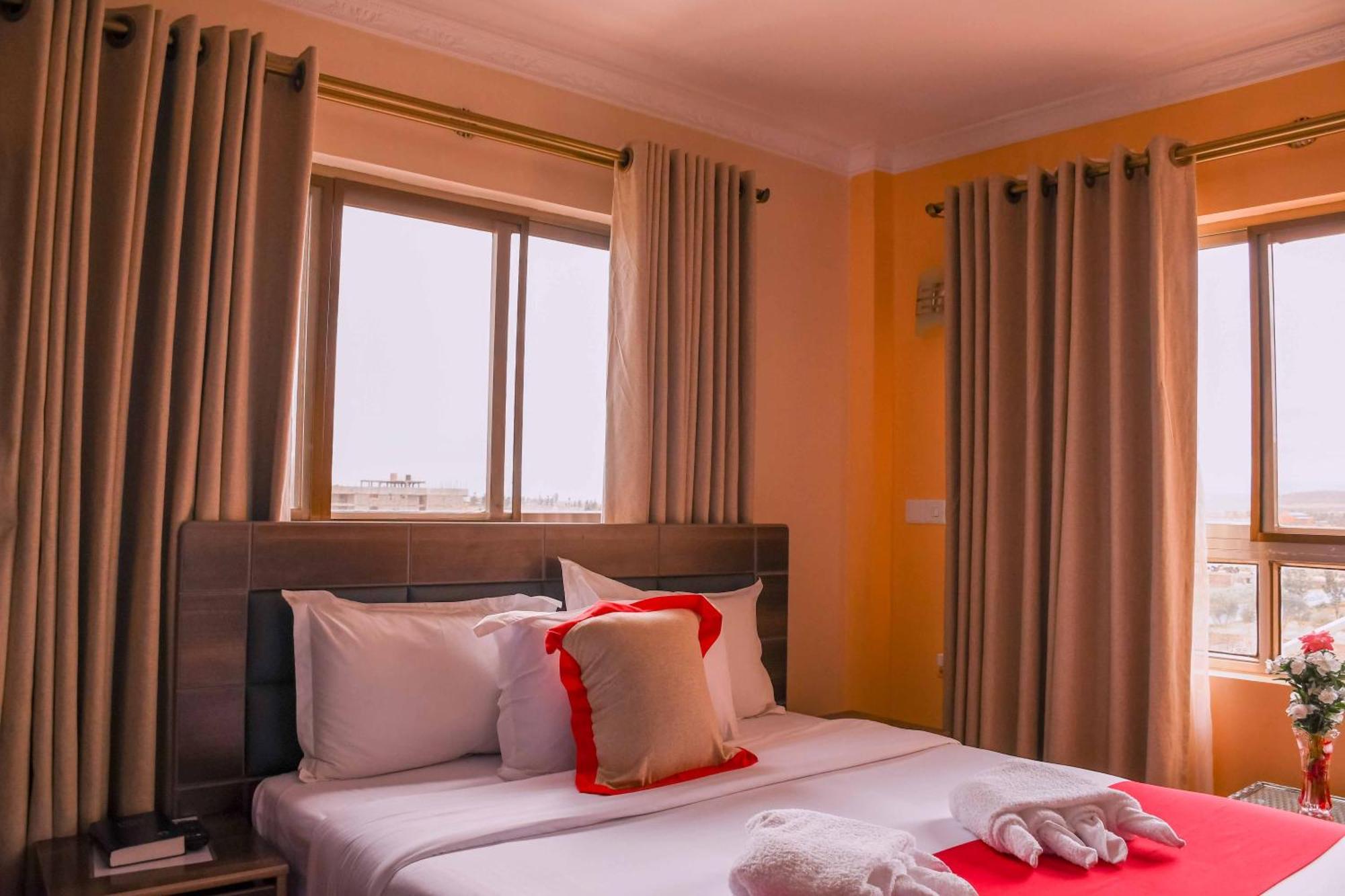 Buraha Zenoni Hotel And Resort Nakuru Buitenkant foto