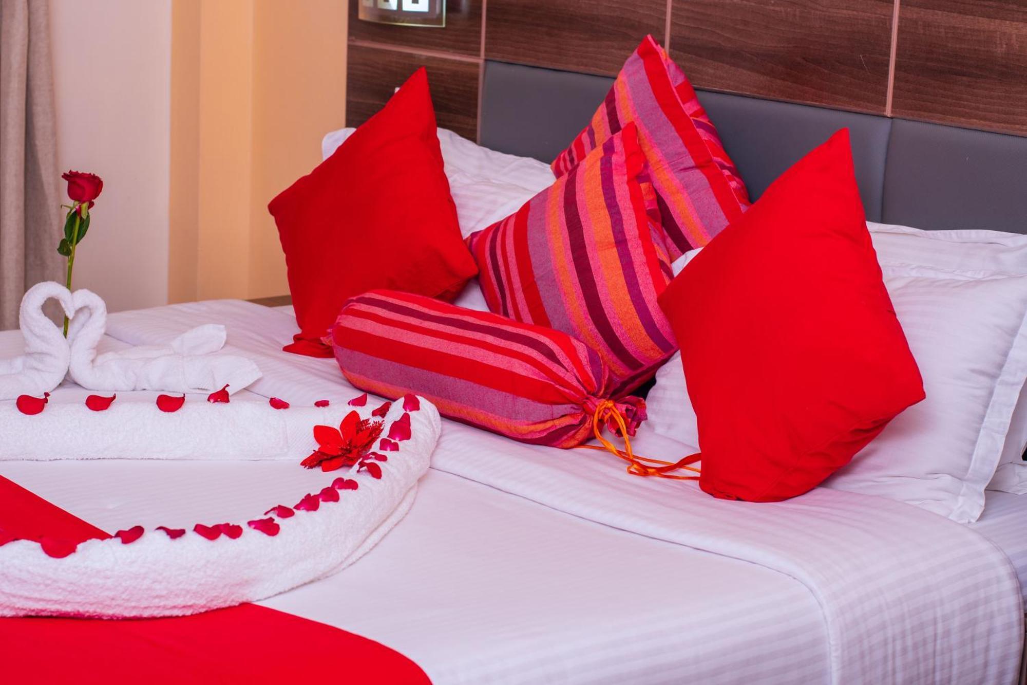 Buraha Zenoni Hotel And Resort Nakuru Buitenkant foto