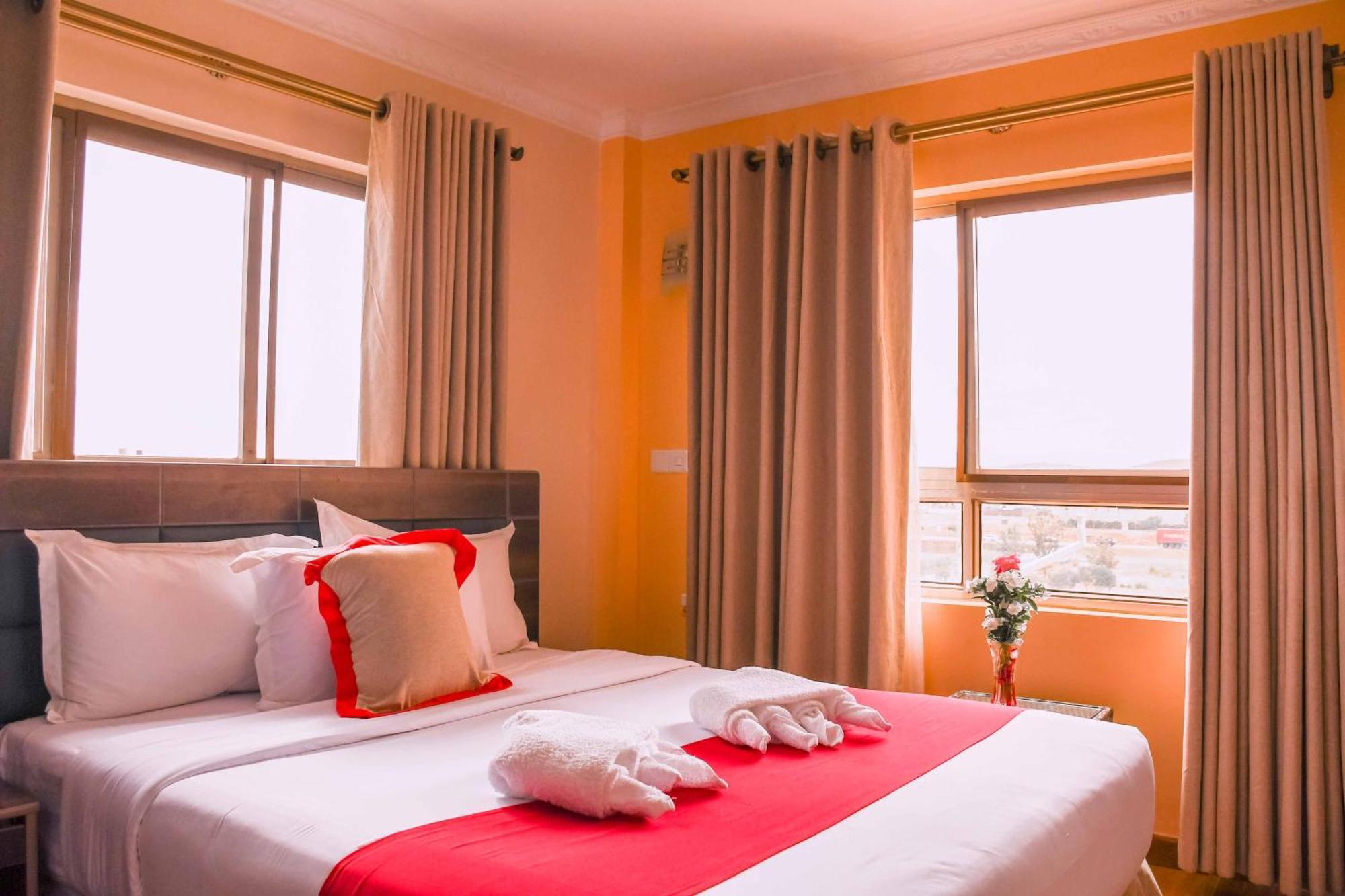 Buraha Zenoni Hotel And Resort Nakuru Buitenkant foto