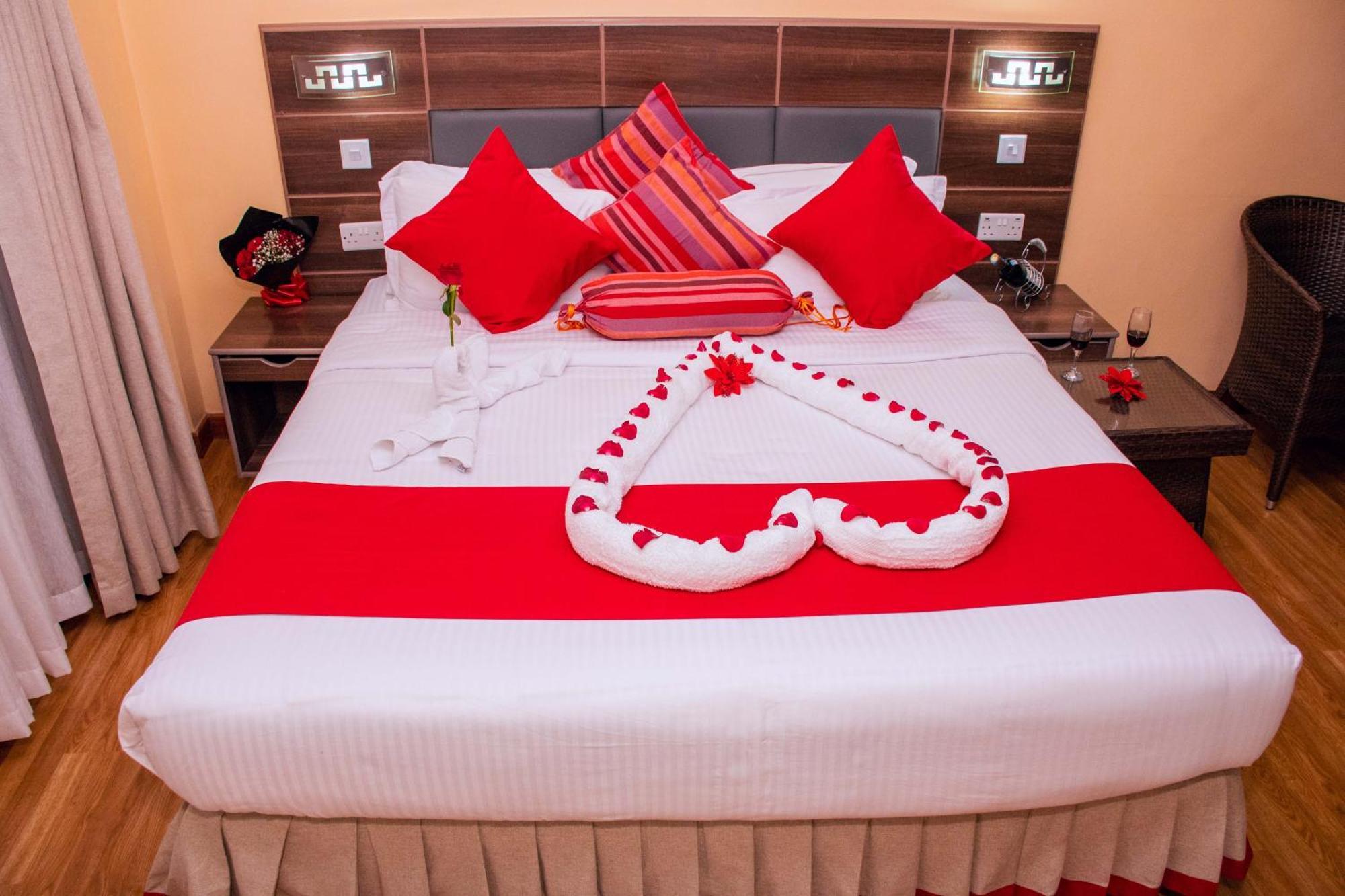 Buraha Zenoni Hotel And Resort Nakuru Buitenkant foto