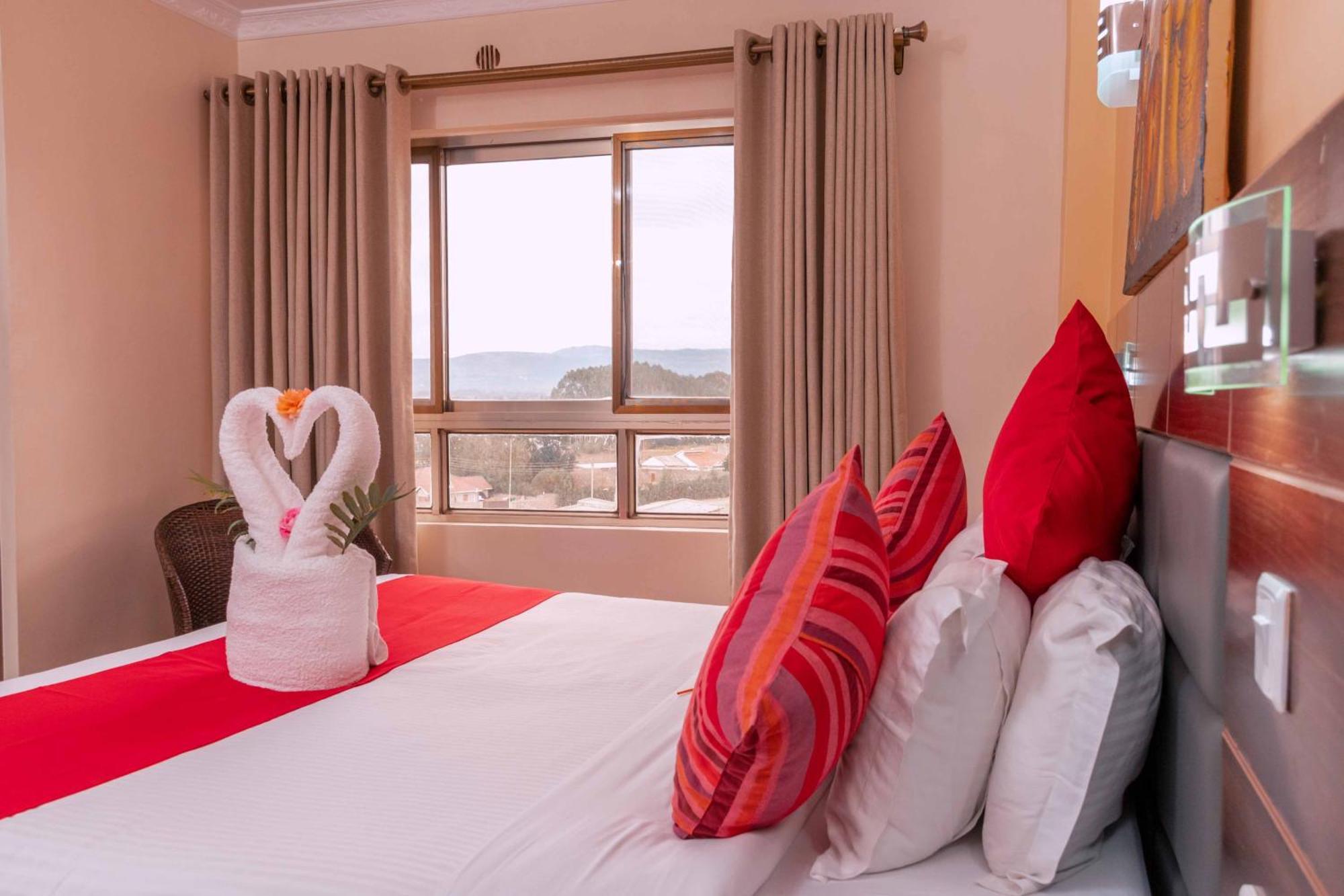 Buraha Zenoni Hotel And Resort Nakuru Buitenkant foto