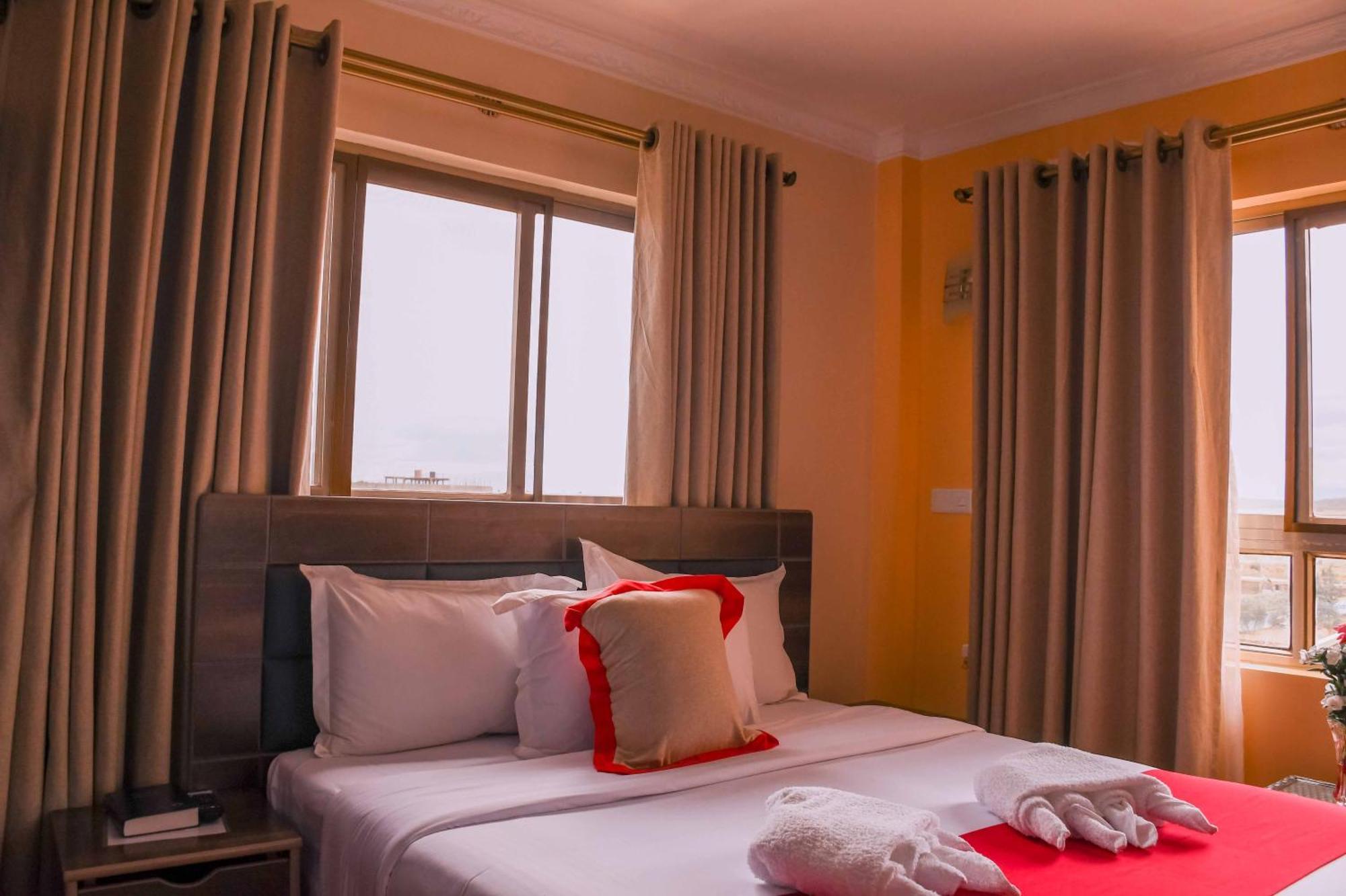 Buraha Zenoni Hotel And Resort Nakuru Buitenkant foto
