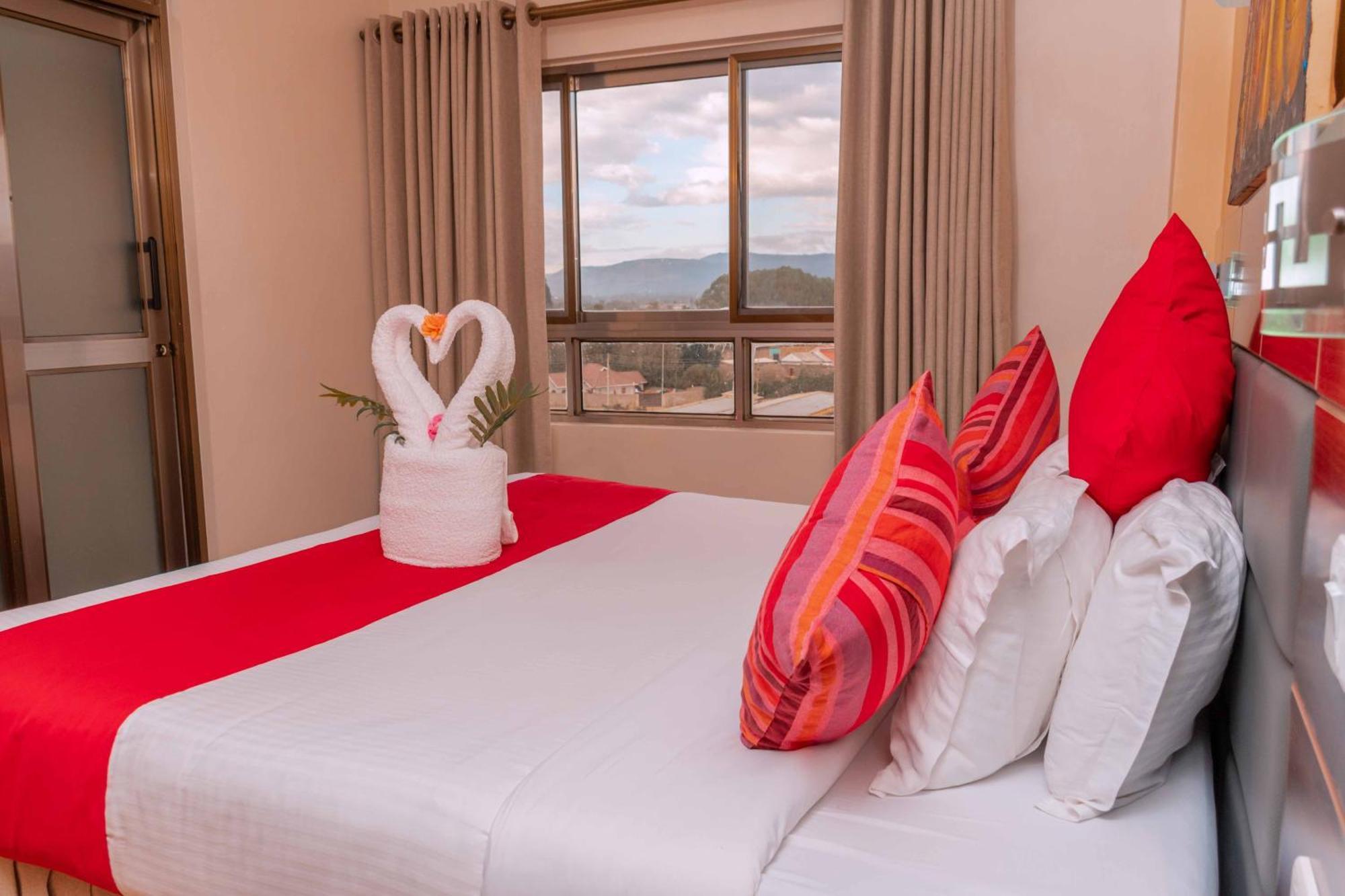 Buraha Zenoni Hotel And Resort Nakuru Buitenkant foto