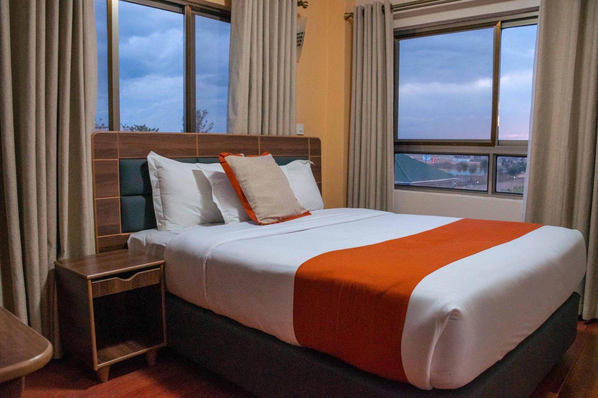 Buraha Zenoni Hotel And Resort Nakuru Buitenkant foto