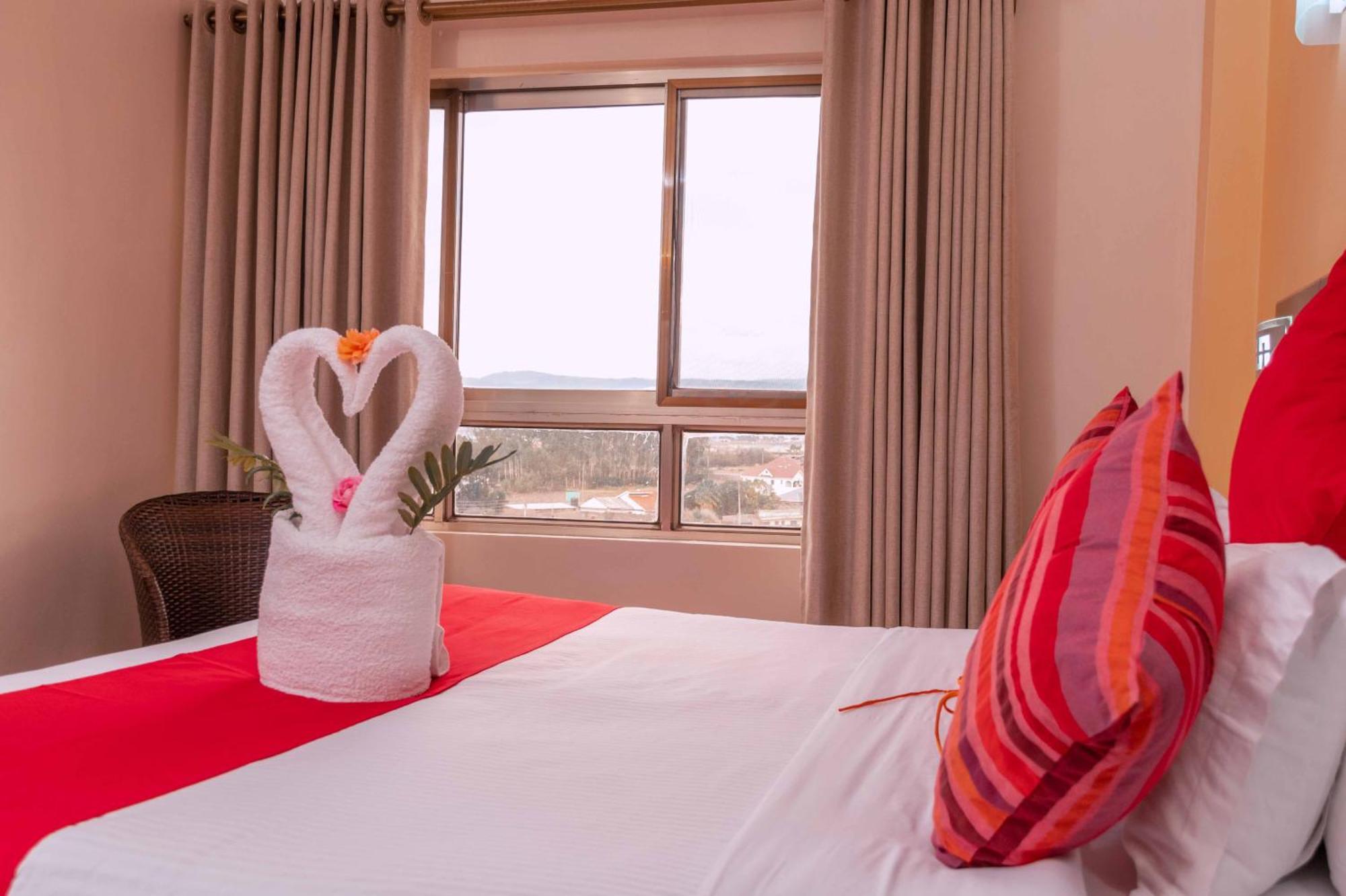 Buraha Zenoni Hotel And Resort Nakuru Buitenkant foto