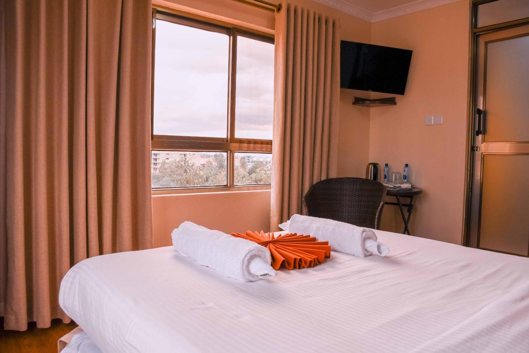 Buraha Zenoni Hotel And Resort Nakuru Buitenkant foto