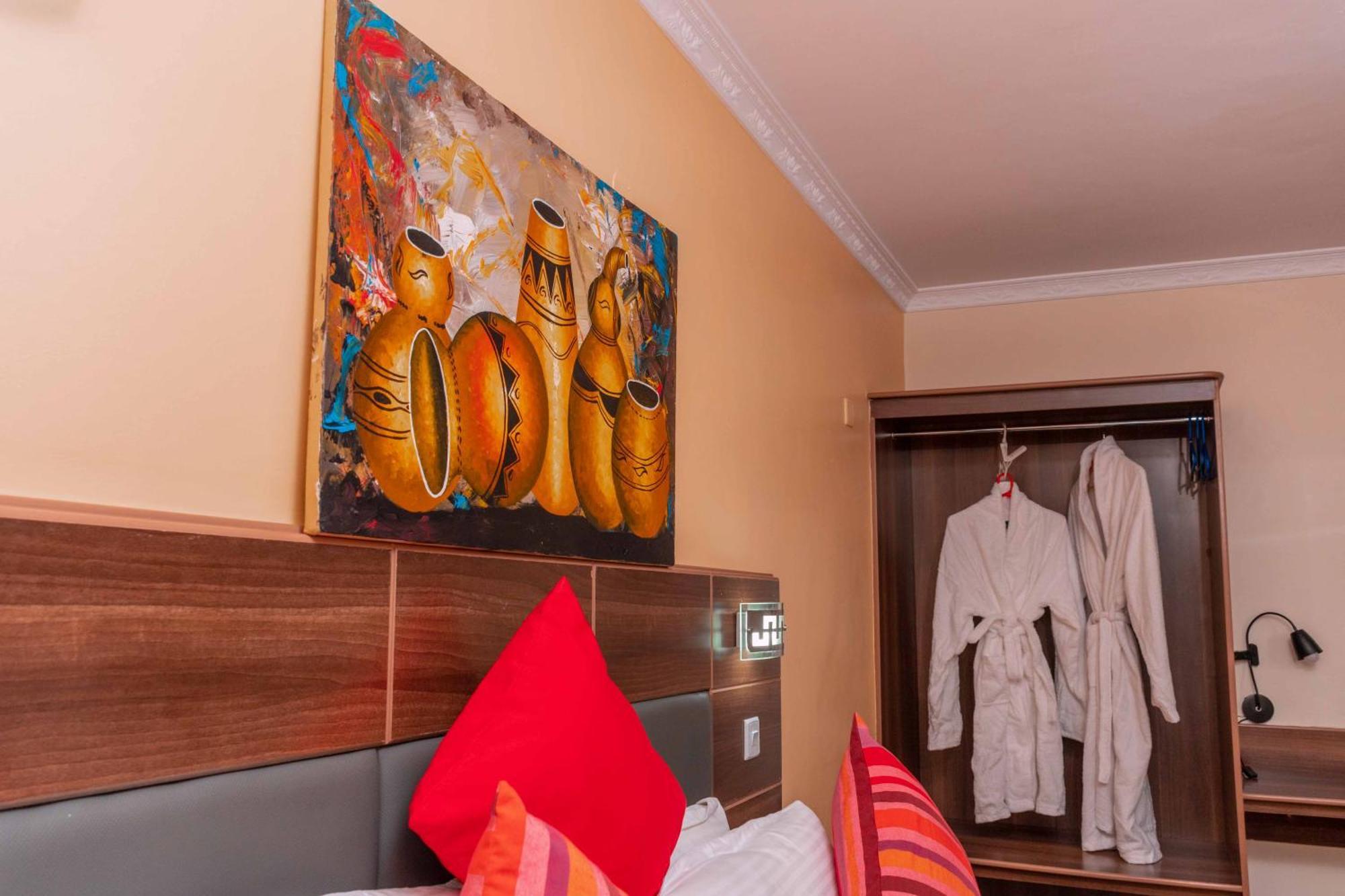 Buraha Zenoni Hotel And Resort Nakuru Buitenkant foto