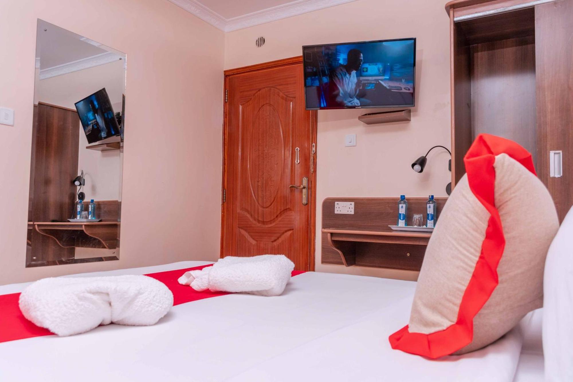 Buraha Zenoni Hotel And Resort Nakuru Buitenkant foto