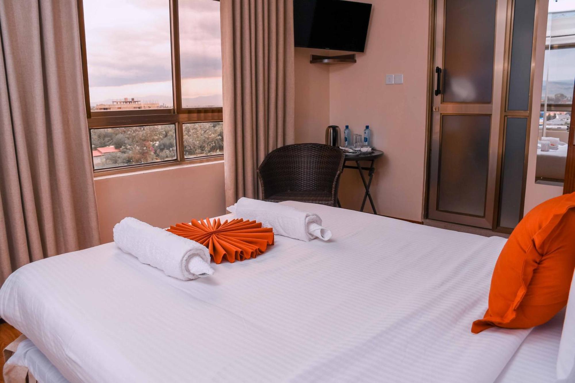 Buraha Zenoni Hotel And Resort Nakuru Buitenkant foto