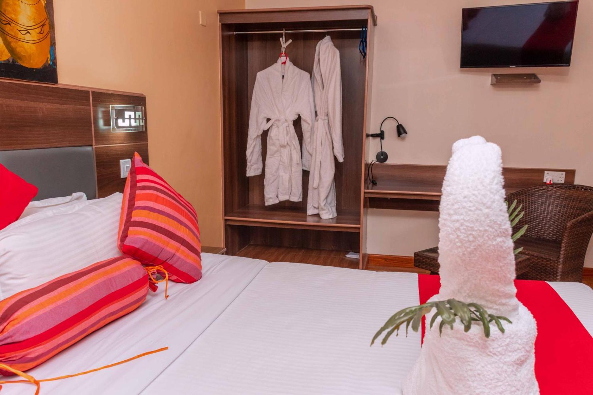 Buraha Zenoni Hotel And Resort Nakuru Buitenkant foto