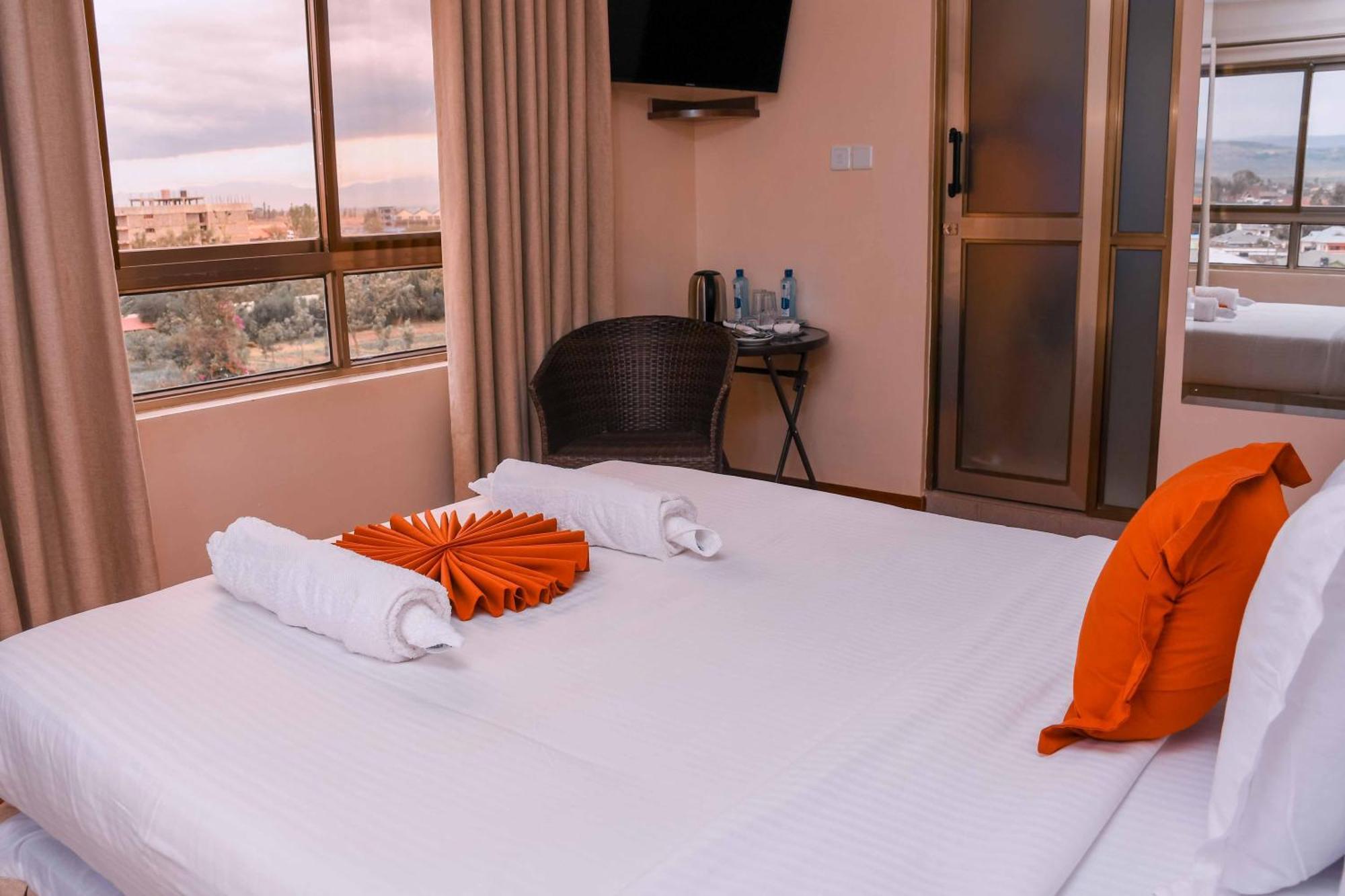 Buraha Zenoni Hotel And Resort Nakuru Buitenkant foto