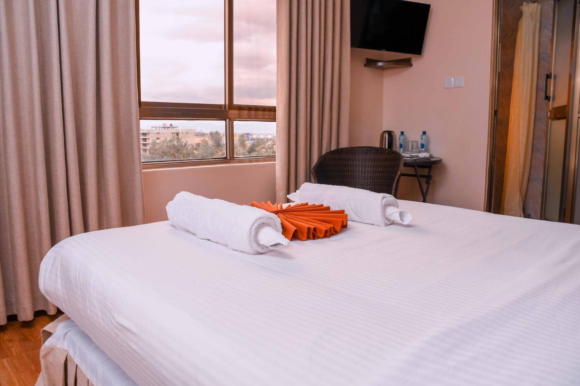 Buraha Zenoni Hotel And Resort Nakuru Buitenkant foto