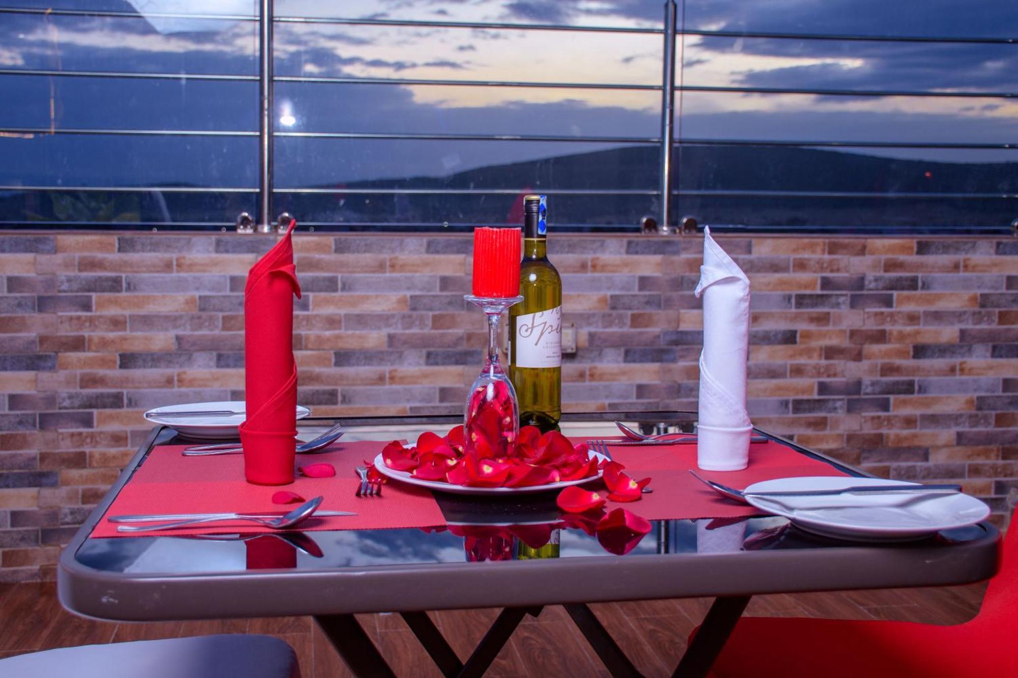 Buraha Zenoni Hotel And Resort Nakuru Buitenkant foto